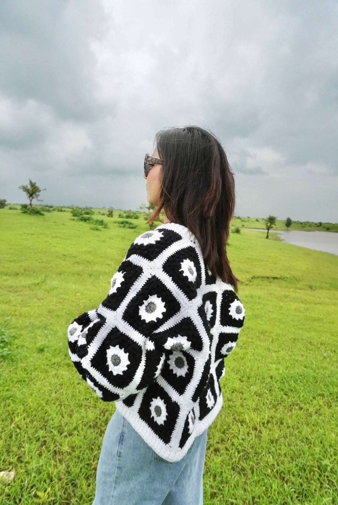 Starks Daisy Cardigan- White & Black
